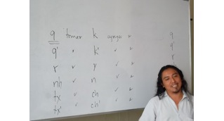 Waykan da clase de epigrafía en Academia de Lenguas Mayas, Guatemala