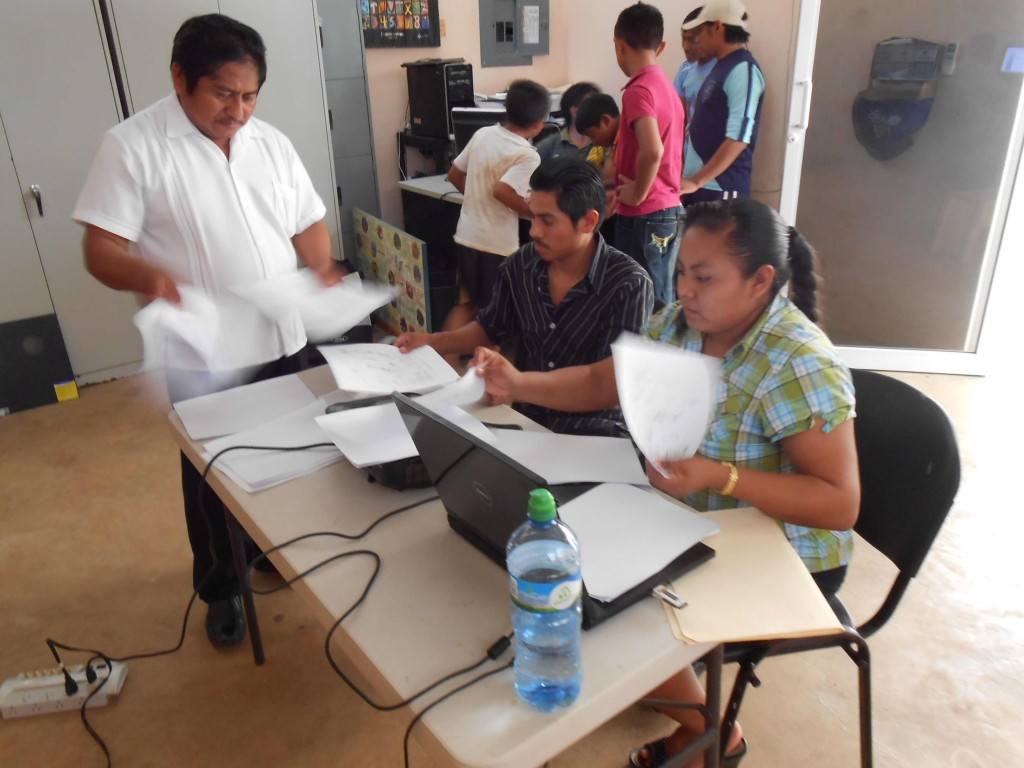 Crisanto (left) and his team Gregorio Hau and Gloria Nayeli (later joined by Alfredo Hau) gave an all-day workshop in Mayat’aan (Yucatec Maya). The projector is thanks to MAM donors.