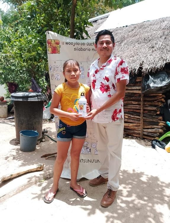 A person and a child posing for a picture

Description automatically generated